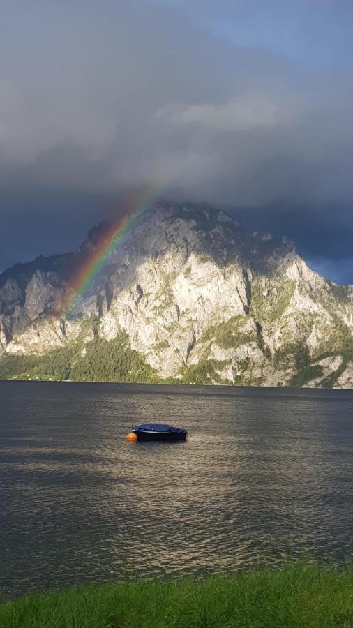 Ferienhaeuschen Am Traunsee Mit Tretboot Zur Freien Nutzung Am Badeplatz Altmünster Εξωτερικό φωτογραφία